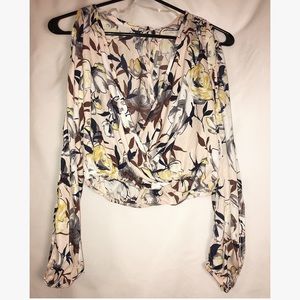 Long sleeve crop top open in front